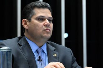 Alcolumbre critica decisão de Gilmar Mendes sobre impeachment no STF