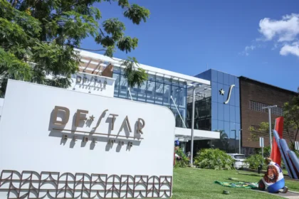 Bolsonaro deixa a prisão e é internado para cirurgia de hérnia inguinal