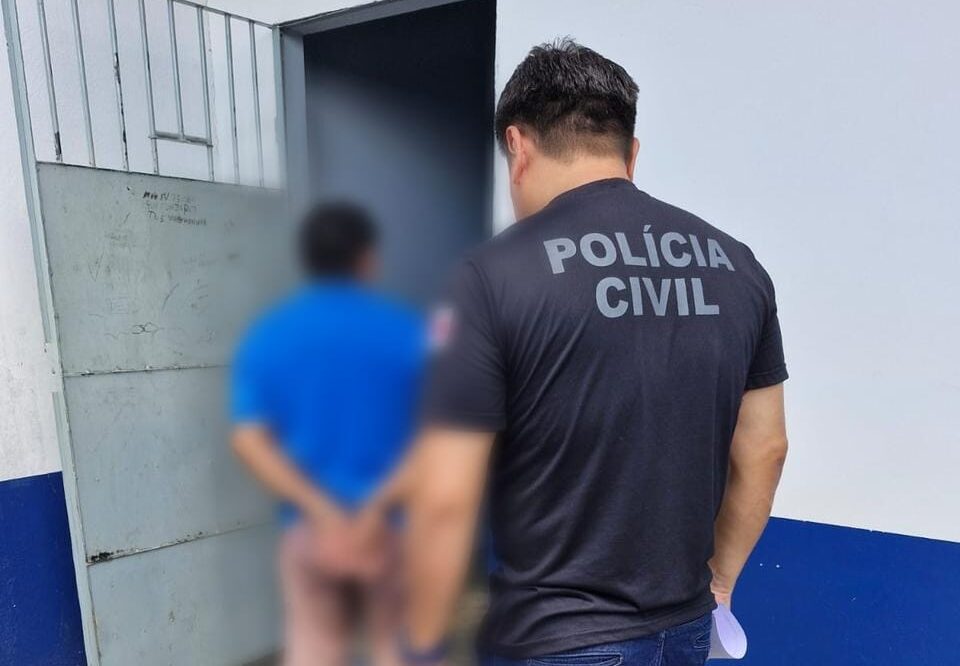 Polícia prende pai acusado de estwprar a filha de nove anos, em Tapauá