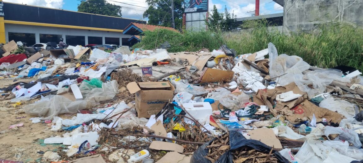 Prefeitura enfrenta descarte irregular de lixo com ação e educação ambiental em Manaus