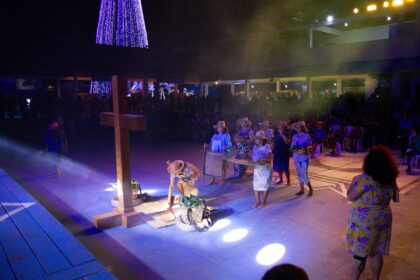 Noite de nostalgia e emoção: Escola de Arte do Caprichoso encerra 2025 com talentos e os frutos de um dos mais belos projetos sociais de Parintins