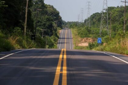 “Antes era só buraco. Hoje ganho quase uma hora de viagem”, usuário da AM-010 relata impacto da obra de modernização da rodovia