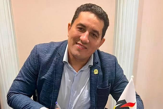 Explosão em lancha deixa ex-prefeito de Borba Simão Peixoto gravemente ferido