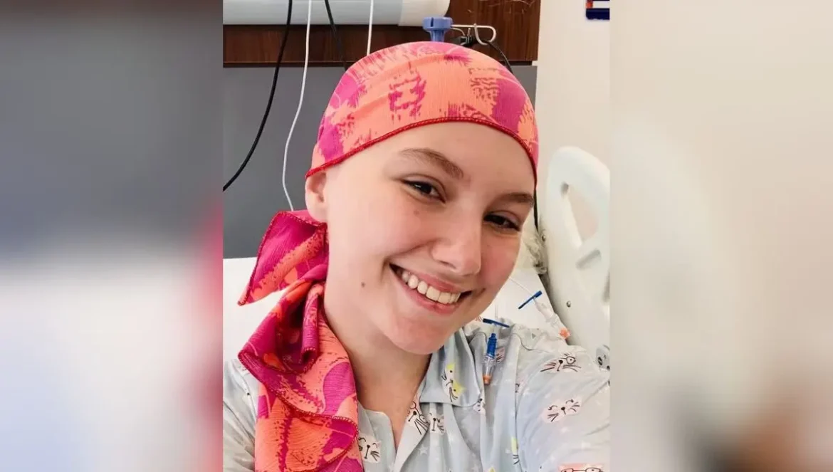 Influenciadora Isabel Veloso morre aos 19 anos após luta contra o câncer