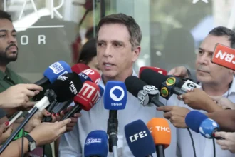 Médico de Bolsonaro confirma traumatismo craniano leve