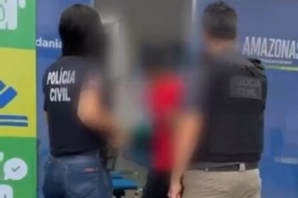 Mãe é presa por permitir que padrasto estwprasse sua filha de 8 anos em Manaus