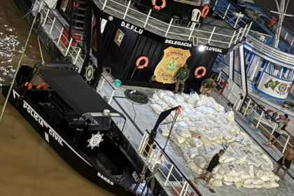 Delegacia Fluvial apreende 12 toneladas de pirarucu seco em embarcação próximo à Itacoatiara