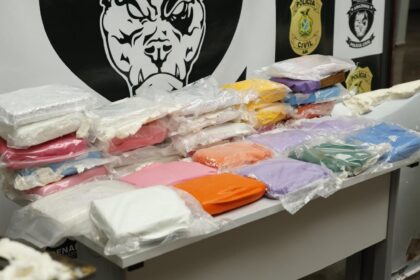 Maconha avaliada em R$ 1 milhão é encontrada dentro de freezer em Manaus
