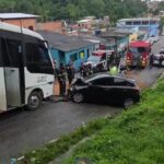 Vídeo: motorista morre após colisão com micro-ônibus em Manaus