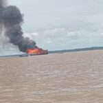 Vídeo: barcos-tanque explodem no rio Solimões e deixam cinco feridos