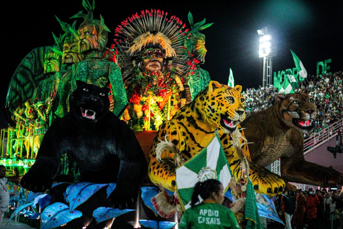 Reino Unido da Liberdade faz desfile grandioso e reforça sonho do Bicampeonato