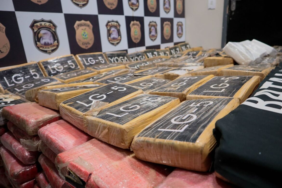 Polícia apreende 1,1 tonelada de entorpecente e prende três homens, na zona Leste de Manaus