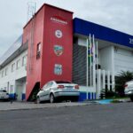 Mulher é presa por estelionato e furto qualificado de R$ 14 mil em clínica médica em Manaus