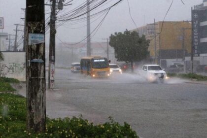 Defesa Civil alerta para chuva forte com risco de alagamentos em Manaus