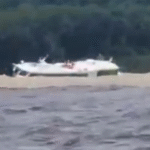 Vídeo registra momento em que lancha naufraga no Encontro das Águas