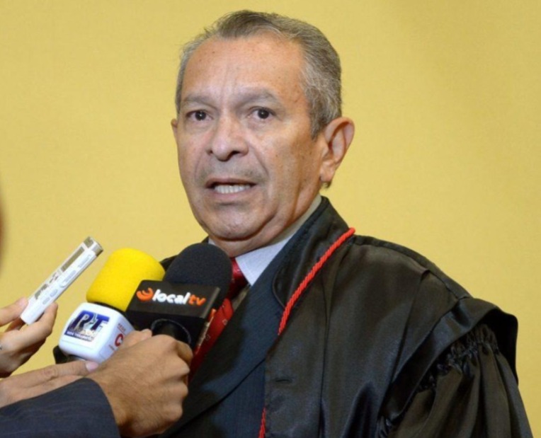 Desembargador Rafael Romano se entrega à polícia em Manaus