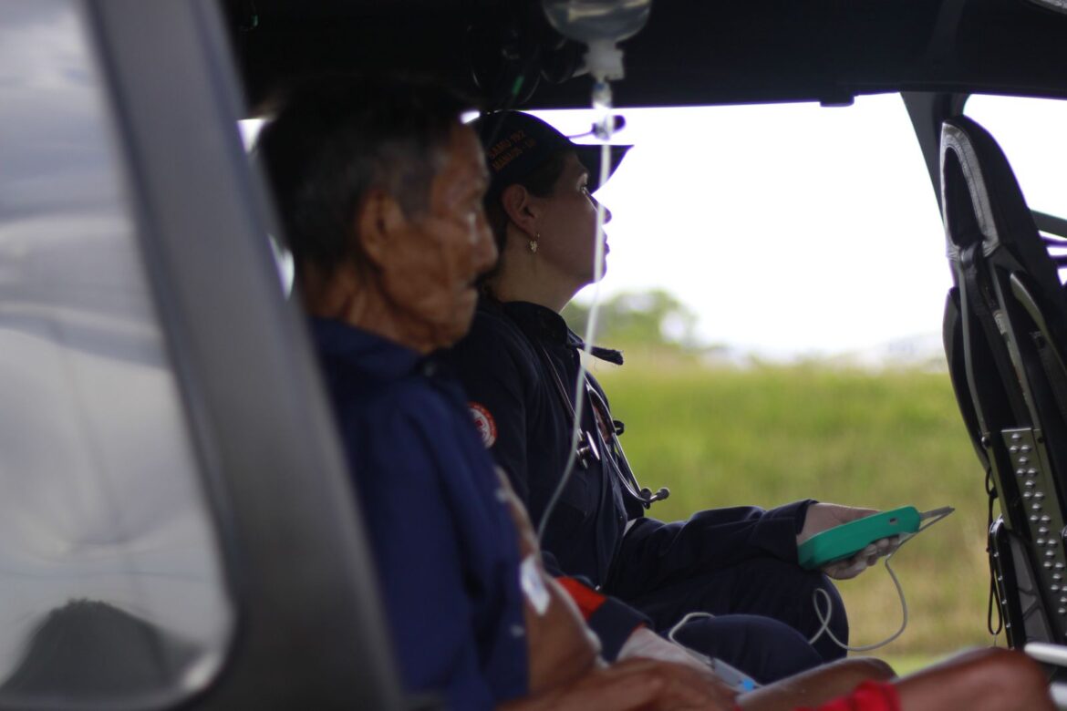 Operação aérea resgata idoso indígena com complicações cardíacas em comunidade ribeirinha no AM