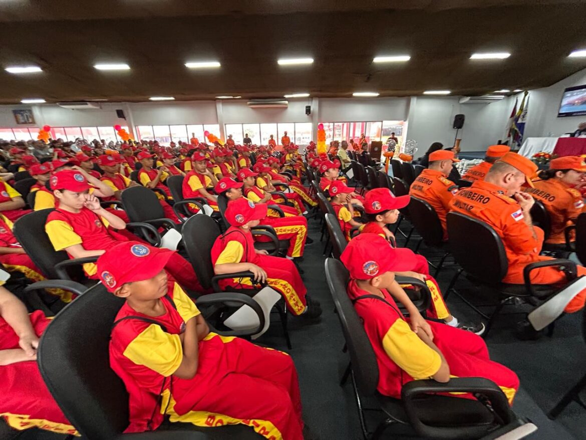 Mais de 900 bombeiros mirins de 18 cidades do Amazonas iniciam o ano letivo de 2026