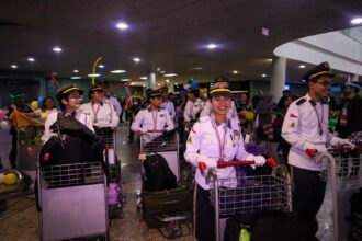 Alunos da rede pública retornam ao Amazonas com medalhas de competição de matemática na Tailândia