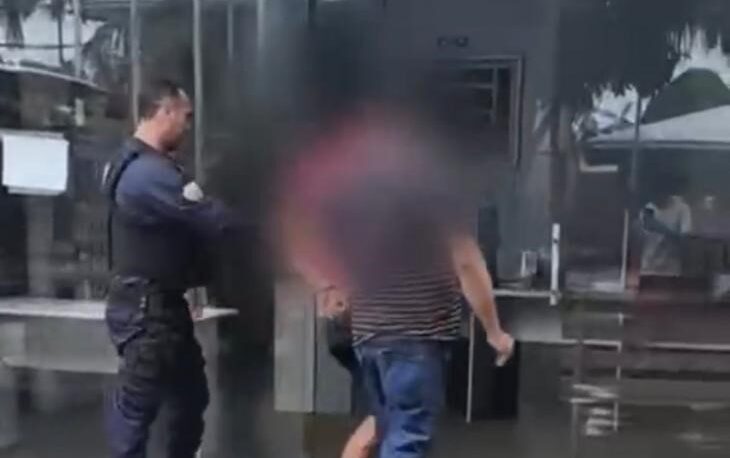 Polícias prendem homem por feminicídio de companheira em Carauari