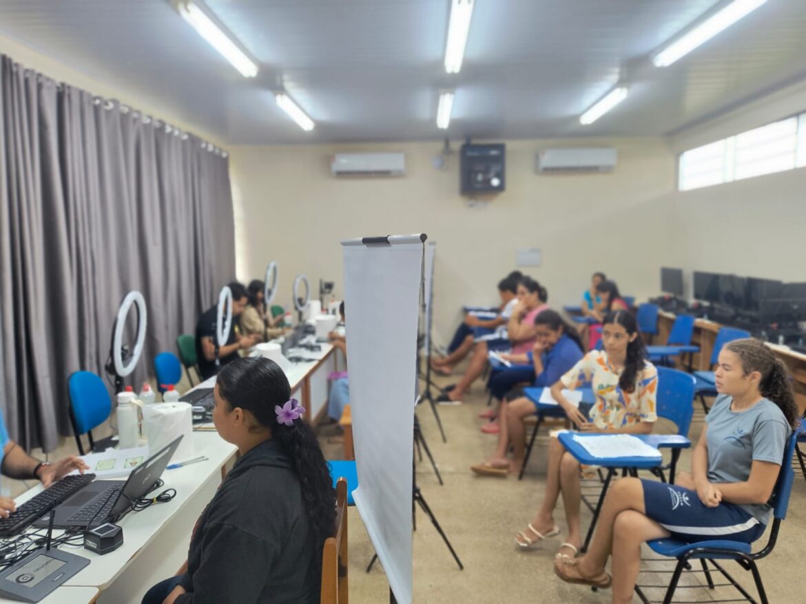 Serviços eleitorais chegam aos moradores no distrito de Santo Antônio do Matupi, em Manicoré