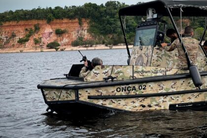 Core-AM realiza treinamento fluvial com policiais civis do Rio de Janeiro no Rio Negro