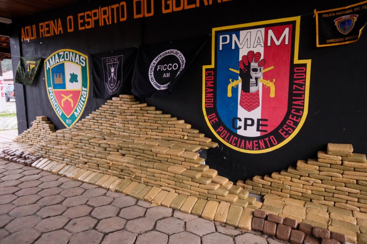 Operação integrada prende três homens e apreende cerca de 800 quilos de entorpecente, em Iranduba