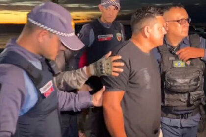 Piloto de lancha que naufragou no Encontro das Águas se entrega à polícia em Manaus