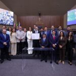 Legislativo Estadual conduz transição e Roberto Cidade assume interinamente o Governo do Amazonas