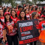 Filha de vítima de f3minicídio participa de ato e reforça mobilização de mulheres em Manaus