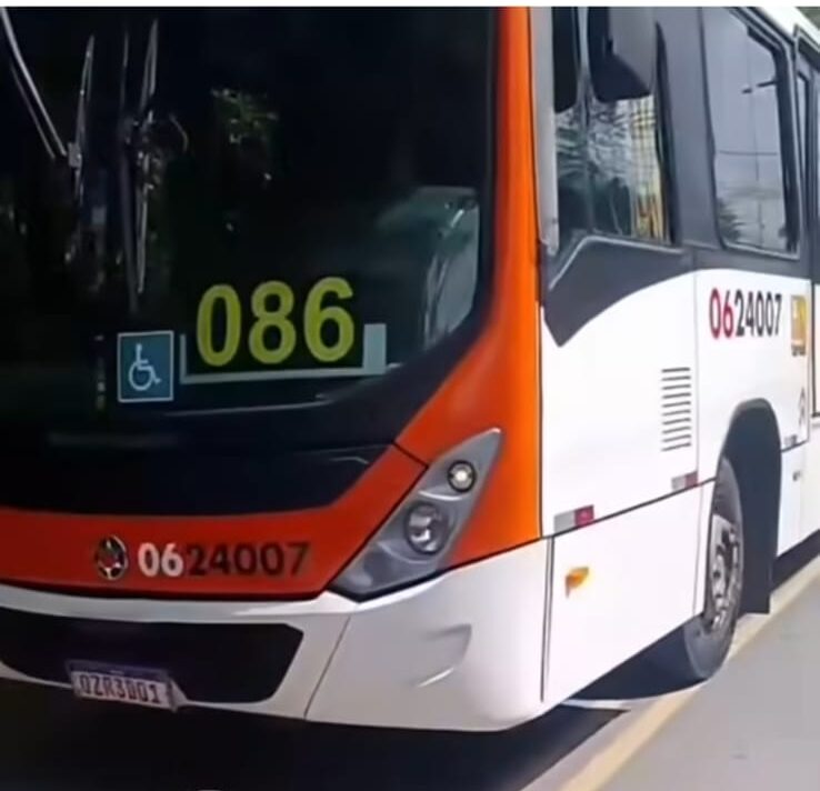 Passageiro é assassinado com tiro na cabeça dentro de ônibus em Manaus