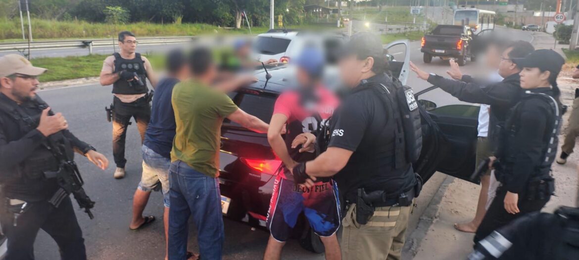 Polícia prende dupla envolvida na morte de ex-policial militar e de amigo em sítio no bairro Tarumã
