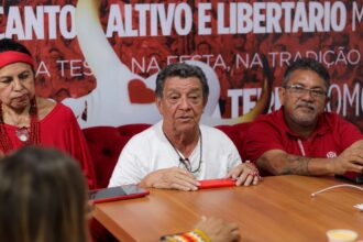 Alinhamento de arena reúne itens oficiais do Garantido na reta final para o Festival de Parintins