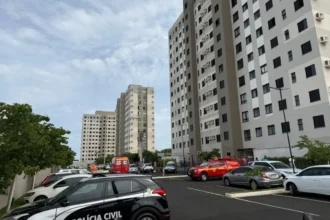 Criança morre após cair do quinto andar de prédio no Parque 10