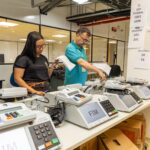 TRE-AM testa funcionamento de 275 urnas eletrônicas em simulado nacional
