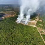Incêndio de grandes proporções atinge lixão de Iranduba