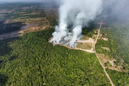 Incêndio de grandes proporções atinge lixão de Iranduba 