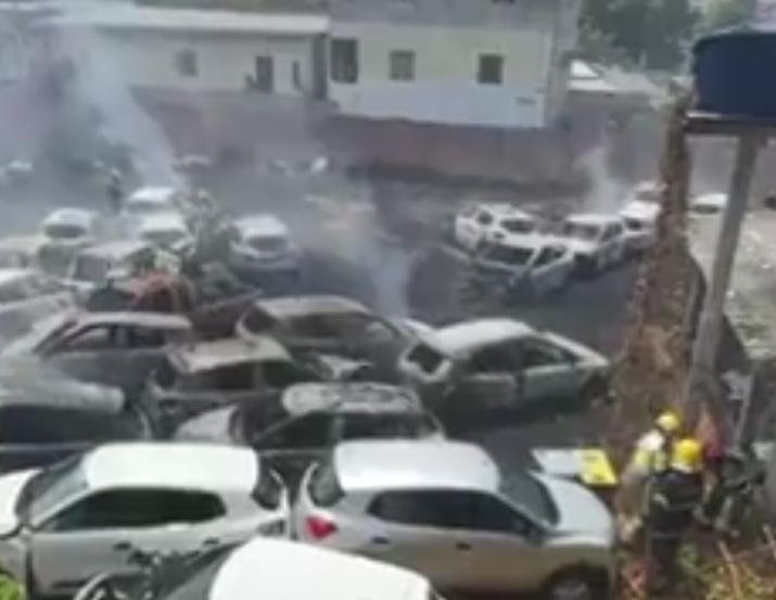 Incêndio destrói mais de 20 carros em galpão na zona Norte de Manaus