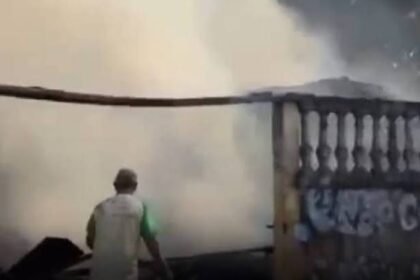 Tentativa de espantar carapanãs com fumaça termina em incêndio de casa em Itacoatiara