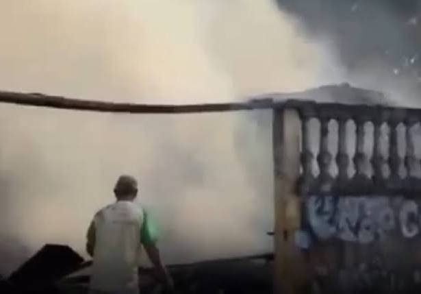 Tentativa de espantar carapanãs com fumaça termina em incêndio de casa em Itacoatiara
