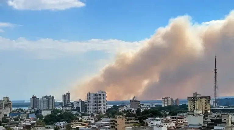 Incêndio gigante em Iranduba devasta área equivalente a 600 campos de futebol e deixa ar péssimo em Manaus