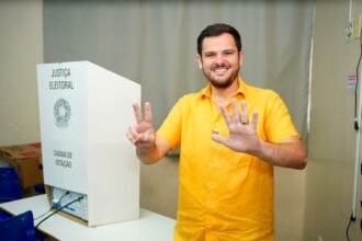 Prefeito Renato Junior vota nas primeiras horas da eleição em Manaus e convoca eleitores às urnas no primeiro turno